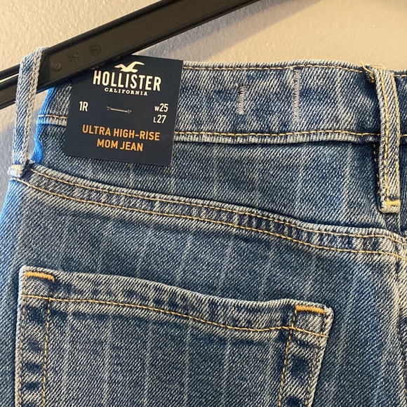 Hollister High Rise Mom Jean- Stretch - Picture 3 of 4